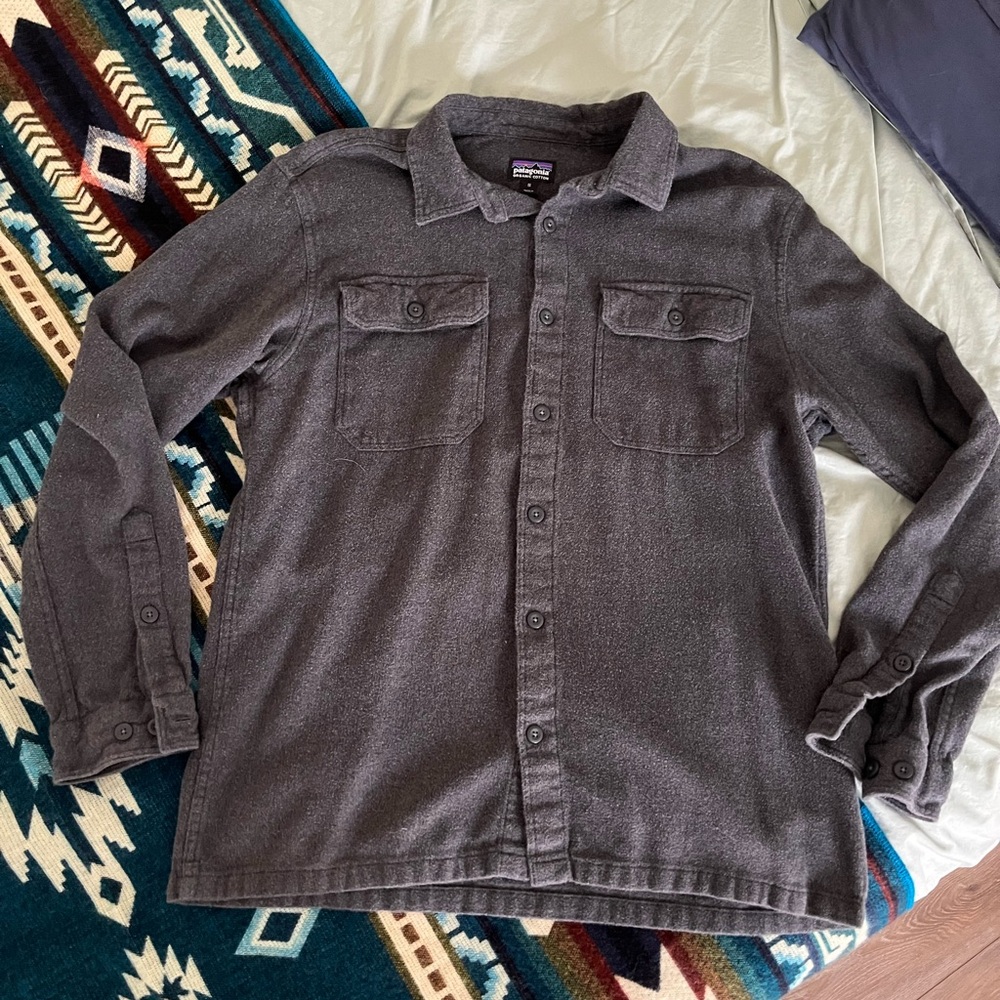 Patagonia Fjord Flannel Long Sleeve Button Down (M Charcoal)